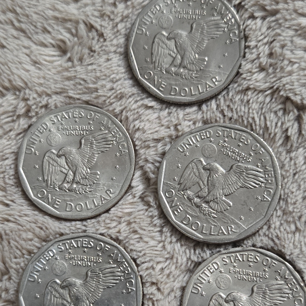 1980 One Dollar Coin - Silver Tone Susan B. Anthony Design